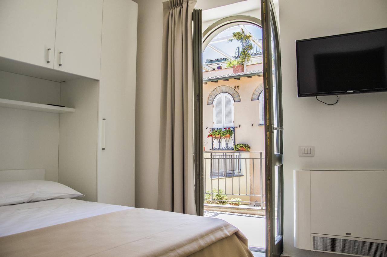 Sunrise Guest House Gaeta Exteriör bild